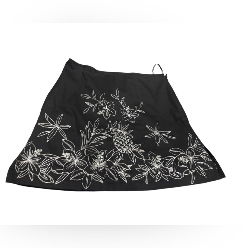 Bamboo Traders Black skort with White Embroidery